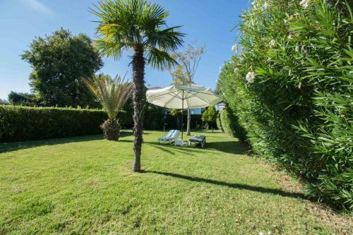 Romantic Seafront Studio - Dream Garden