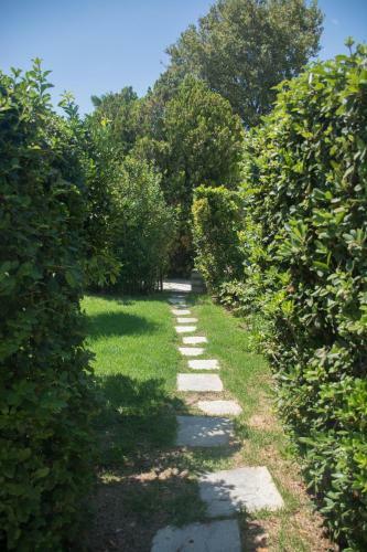 Romantic Seafront Studio - Dream Garden