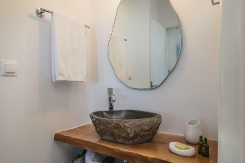 Aigeis-milos Suites