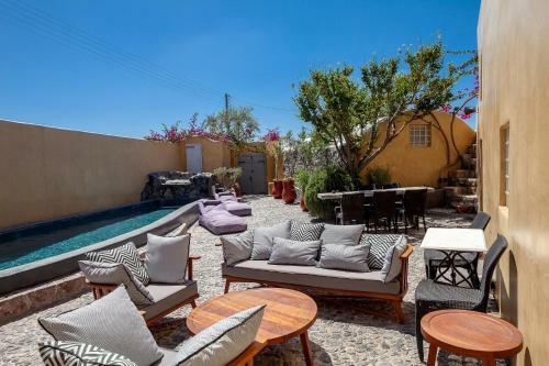 Canava House In Santorini