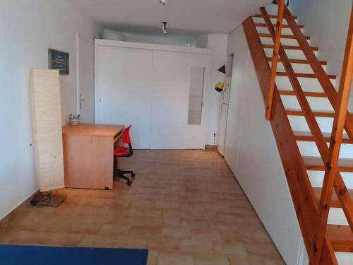 Breezy Summer Maisonette With Exciting View!