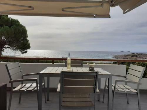 Breezy Summer Maisonette With Exciting View!