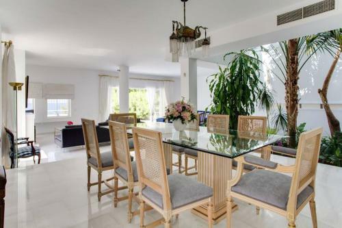 Beautiful, Private Villa By The Sea