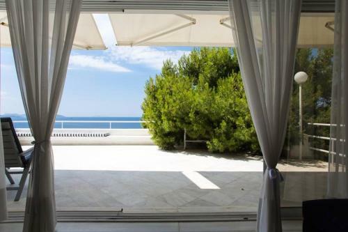 Beautiful, Private Villa By The Sea