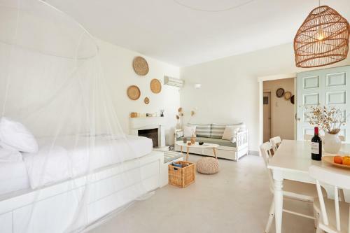White Villa Near The Blue Beach