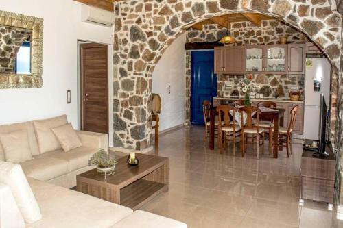 Villa Traditional Elegance With Privacy & Amazing Views