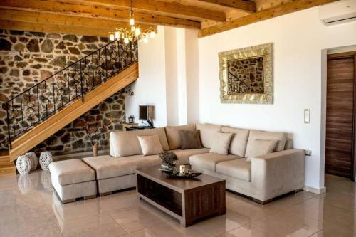Villa Traditional Elegance With Privacy & Amazing Views