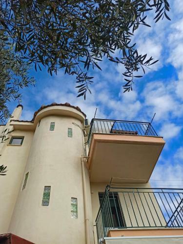 Louvis House