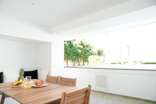 Lefkon Villa By The Sea!