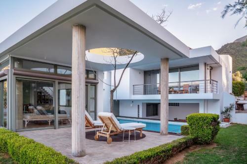 Lefkon Villa By The Sea!