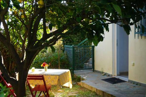 Cosy Guest House With Private Yard