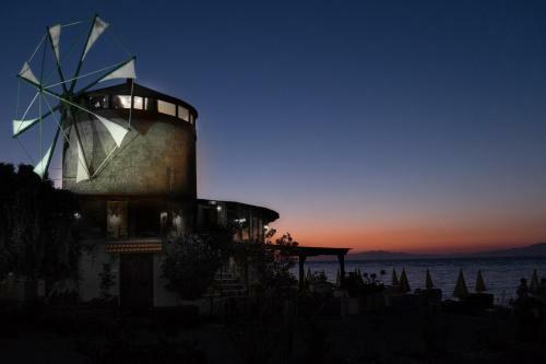 Mythica Tower Mill - Windmill Beach House