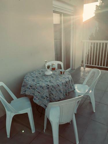 Cozy Violetas Apartment,ideally Located.