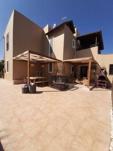 Villa Amazing House Pigi