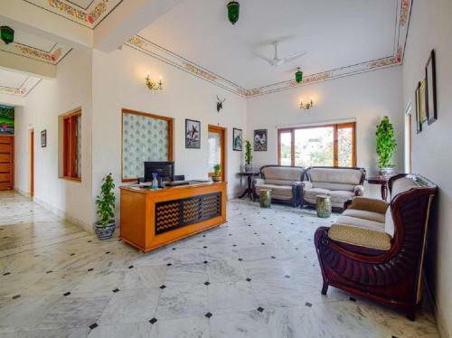 Hotel Indra Niwas
