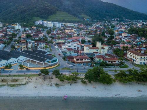 Apartamento Ubatuba, Ar, Varanda Gourmet, Piscinas E 300mt Praia