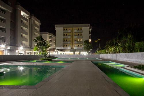 Apartamento Ubatuba, Ar, Varanda Gourmet, Piscinas E 300mt Praia