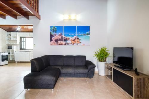 Bh 12: Casa Com Piscina, Perfeita E Bem Localizada!!!