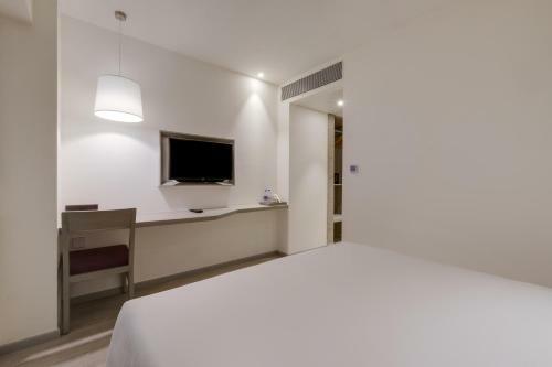 7 Apple Hotel Mahape
