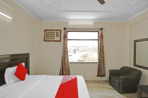 Oyo 87405 Hotel Royal