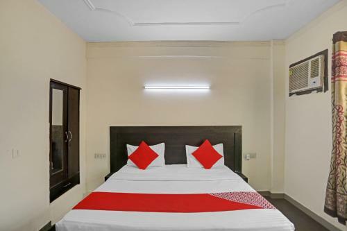 Oyo 87405 Hotel Royal
