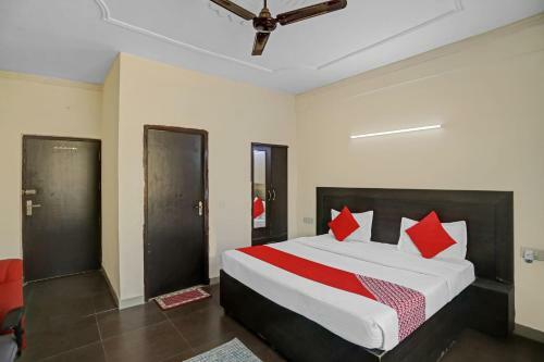 Oyo 87405 Hotel Royal