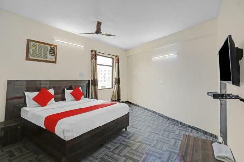 Oyo 87405 Hotel Royal