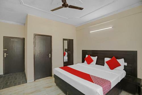 Oyo 87405 Hotel Royal
