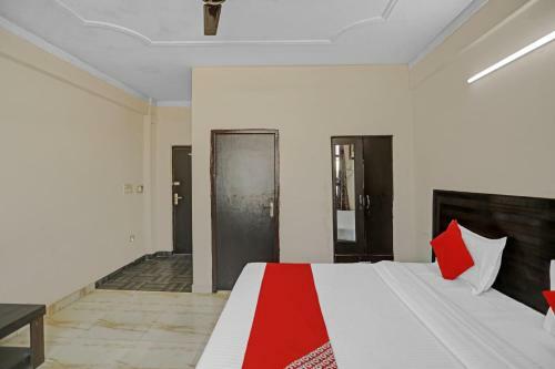 Oyo 87405 Hotel Royal