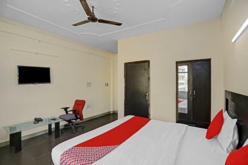 Oyo 87405 Hotel Royal
