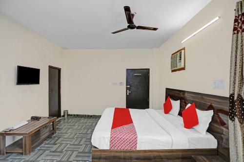 Oyo 87405 Hotel Royal