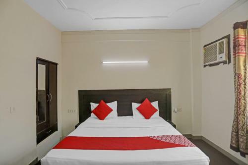 Oyo 87405 Hotel Royal