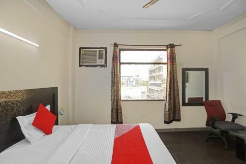 Oyo 87405 Hotel Royal