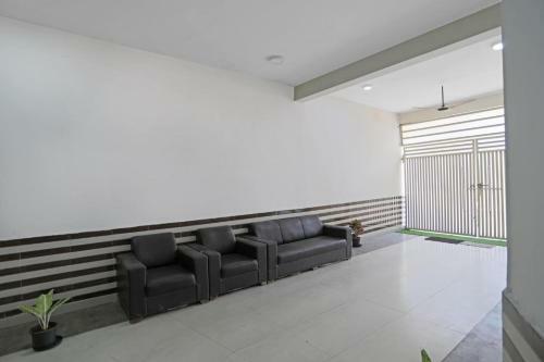 Oyo 87405 Hotel Royal