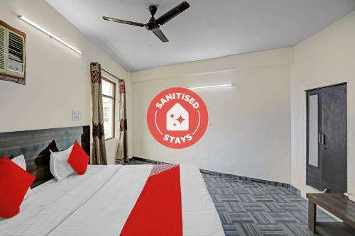 Oyo 87405 Hotel Royal