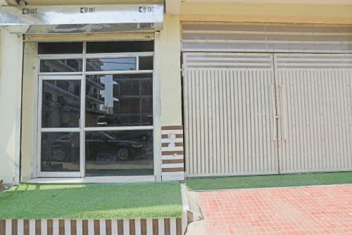 Oyo 87405 Hotel Royal