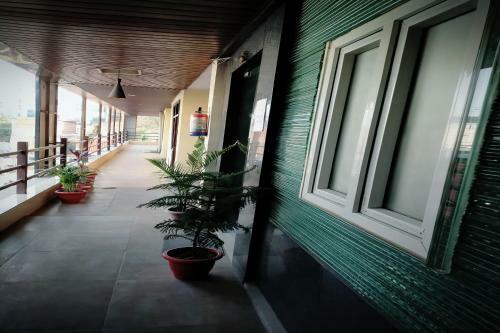 Oyo 86629 Royal King Vip Hotel