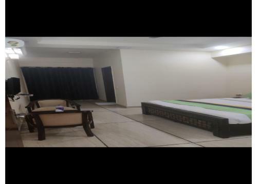 Hotel Townhouse 995 Central Noida