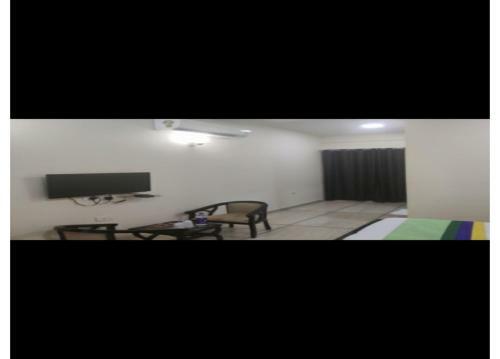 Hotel Townhouse 995 Central Noida