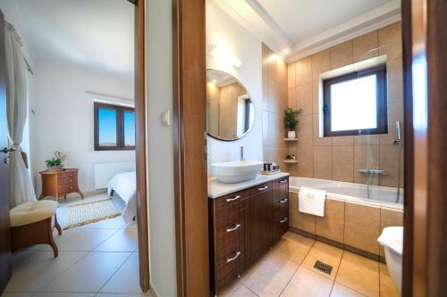 Villa Fos Residence - ???