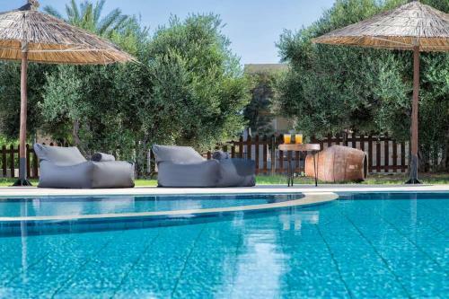 Traditional Villa By El�a