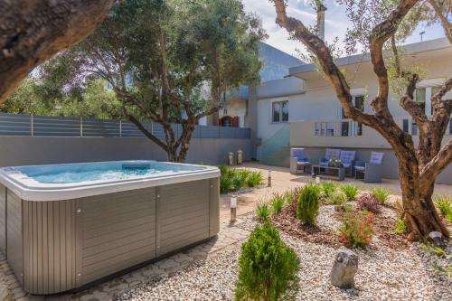 Gouves Family Apartment With Jacuzzi