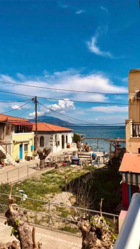 Alpha Apartment, Ireon Samos