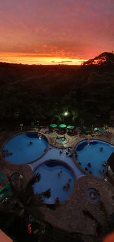 Apartamento Thermas Paradise Cobertura De Alto Padr�o