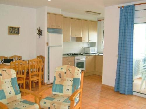 Apartment Roses I Llan��