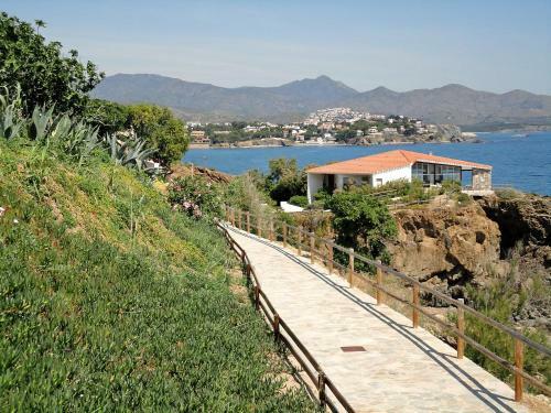 Apartment Roses I Llan��