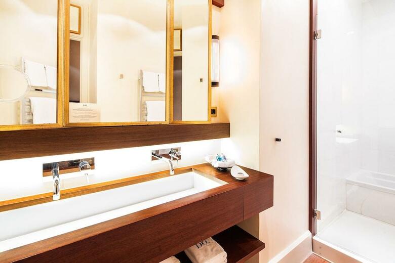 Hotel Do Pla�a Reial G.l.