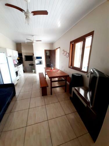 Casa Grande Com Amplo Terreno Em Imb�