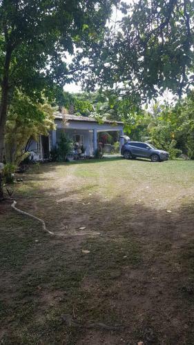 Casa Com Jardim E Piscina