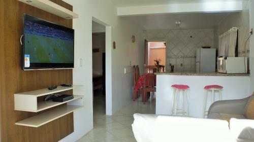 Casa 02 Dorm Na Rua Salmao